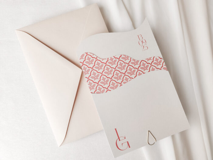 Invitación de boda impresa con sobre y complementos